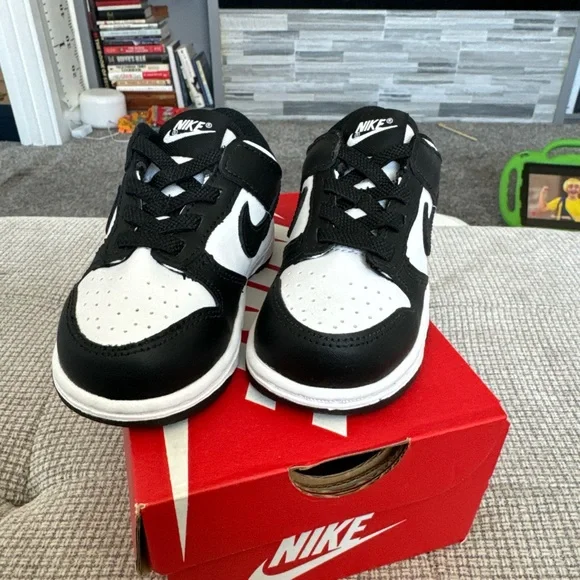 Nike Dunks toddler size 6c never worn with box - Picture 3 of 4